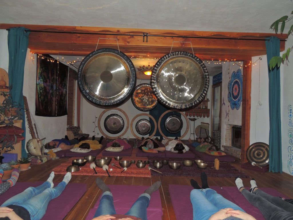 bain de gongs en Cévennes