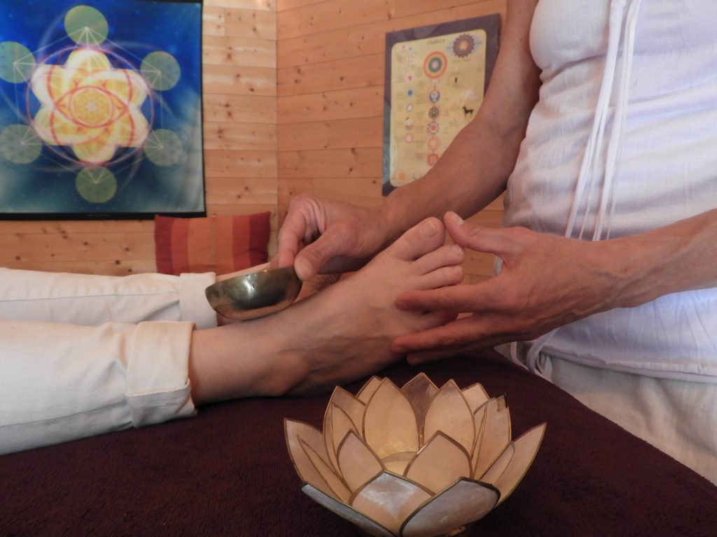 massage des pieds au bol kansu